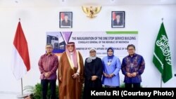 Menlu RI Retno Marsudi hari Selasa (4/3) meresmikan gedung pelayanan publik satu atap di Jeddah, Arab Saudi, untuk mempermudah dan mempercepat pelayanan pada WNI dan warga asing di perwakilan Indonesia (courtesy: Kemlu RI)