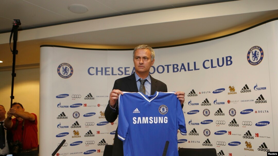 Jose Mourinho, resmi memulai jabatan sebagai Manajer baru Chelsea, masa jabatan keduanya di klub Inggris ini, Senin (10/6). 