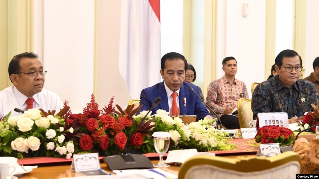 Presiden Joko Widodo memimpin Rapat Terbatas antisipasi penyebaran virus Corona, di Istana Kepresidenan Bogor, Jakarta, Selasa, 4 Februari 2020. (Foto: Biro Setpres)