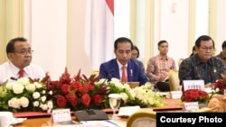 Presiden Joko Widodo memimpin Rapat Terbatas antisipasi penyebaran virus Corona, di Istana Kepresidenan Bogor, Jakarta, Selasa, 4 Februari 2020. (Foto: Biro Setpres)