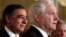 Los exsecretarios de Defensa, Robert Gates (en primer plano) y Leon Panetta (a la izquierda).
