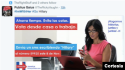 Este es uno de los avisos falsos en español que orienta a votar por HIllary Clinton a través de un mensaje de texto, algo que es imposible.