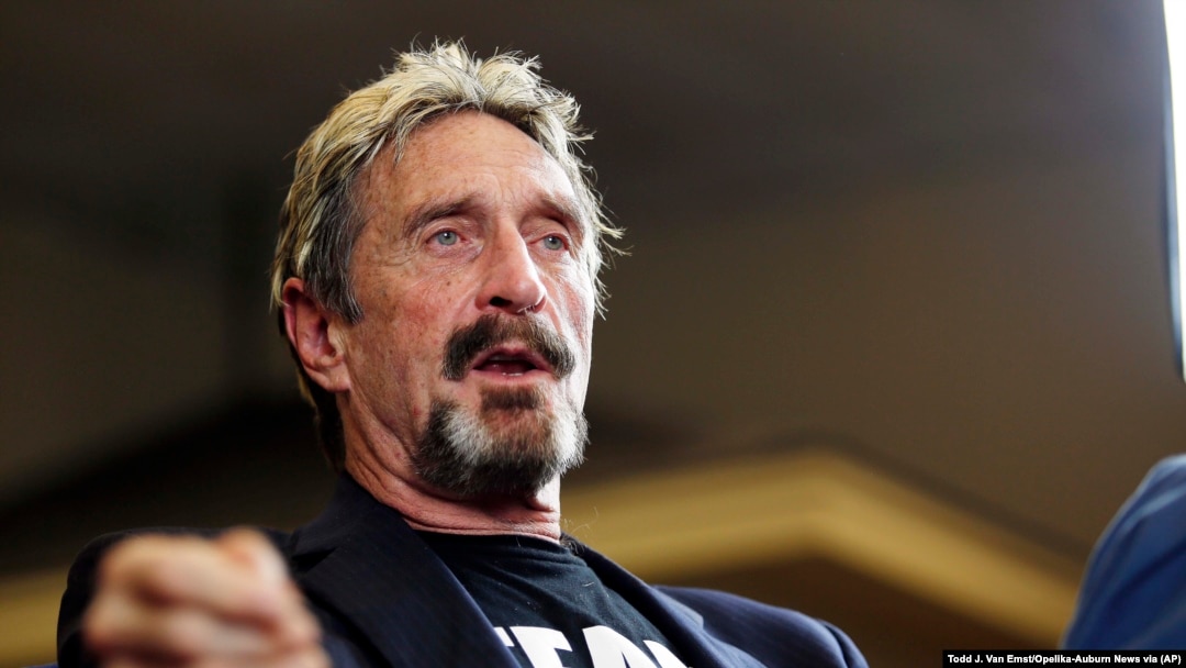 John McAfee saat mengumumkan pencalonannya dalam pilpres, di Opelika, Alabama, 9 September 2015. (Foto: Tood J. Van Emst/Opelika-Auburn News via AP)