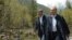 Prezidentlar Almazbek Atambayev, Vladimir Putin Bishkek yaqinidagi Oq Soy qarorgohida. 28-may, 2013-yil.