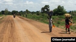 Mutane na barin kauyen da aka yiwa wasu yankan rago