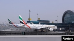 چند هواپیمای متوقف مانده در فرودگاه بین‌المللی دوبی در نخستین روزهای پس از جنگ