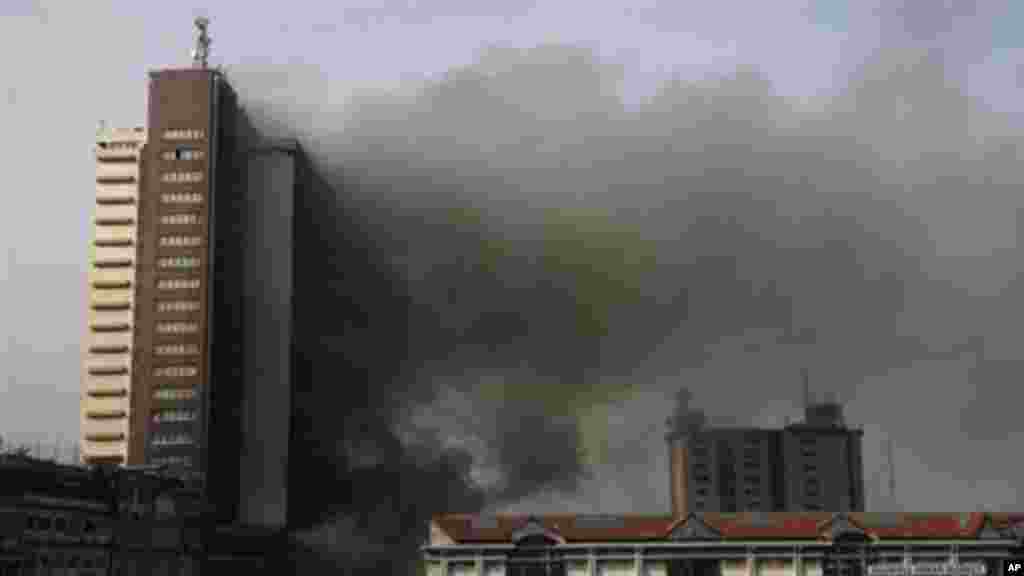 Gobara ta lashe benen Great Nigeria House mai hawa ashirin da biyar dake cibiyar kasuwanci ta Legas ranar 4 ga watana Nuwamban shekarar 2013.