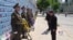 ادای احترام زلنسکی و استارمر به سربازان کشته‌شده اوکراینی 