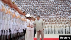 Севернокорејскиот лидер Ким Џонг Ун ја посети поморската команда на Корејската народна армија.