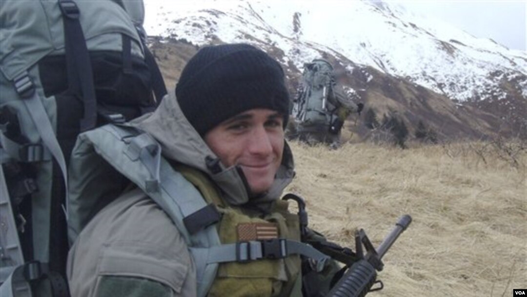 Tentara AL Amerika keturunan Lebanon, Alm. Michael A. Monsoor (foto: dok) yang mendapat Medali Penghargaan Kongres AS secara anumerta karena pengorbanannya. Monsoor akan diabadikan sebagai nama kapal perusak AS, USS Monsoor.