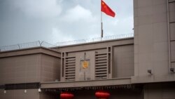 Bendera China berkibar di Konsulat China di Houston, Texas, 22 Juli 2020. 