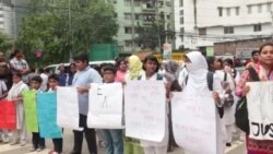 জাতীয় প্রেসক্লাবের সামনে সাংবাদিক নির্যাতনের প্রতিবাদে মানববন্ধন