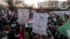 Ribuan demonstran pro-Palestina melakukan unjuk rasa di depan Gedung Putih selama aksi "Pawai Washington untuk Gaza" di Washington, DC, Sabtu 13 Januari 2024. 