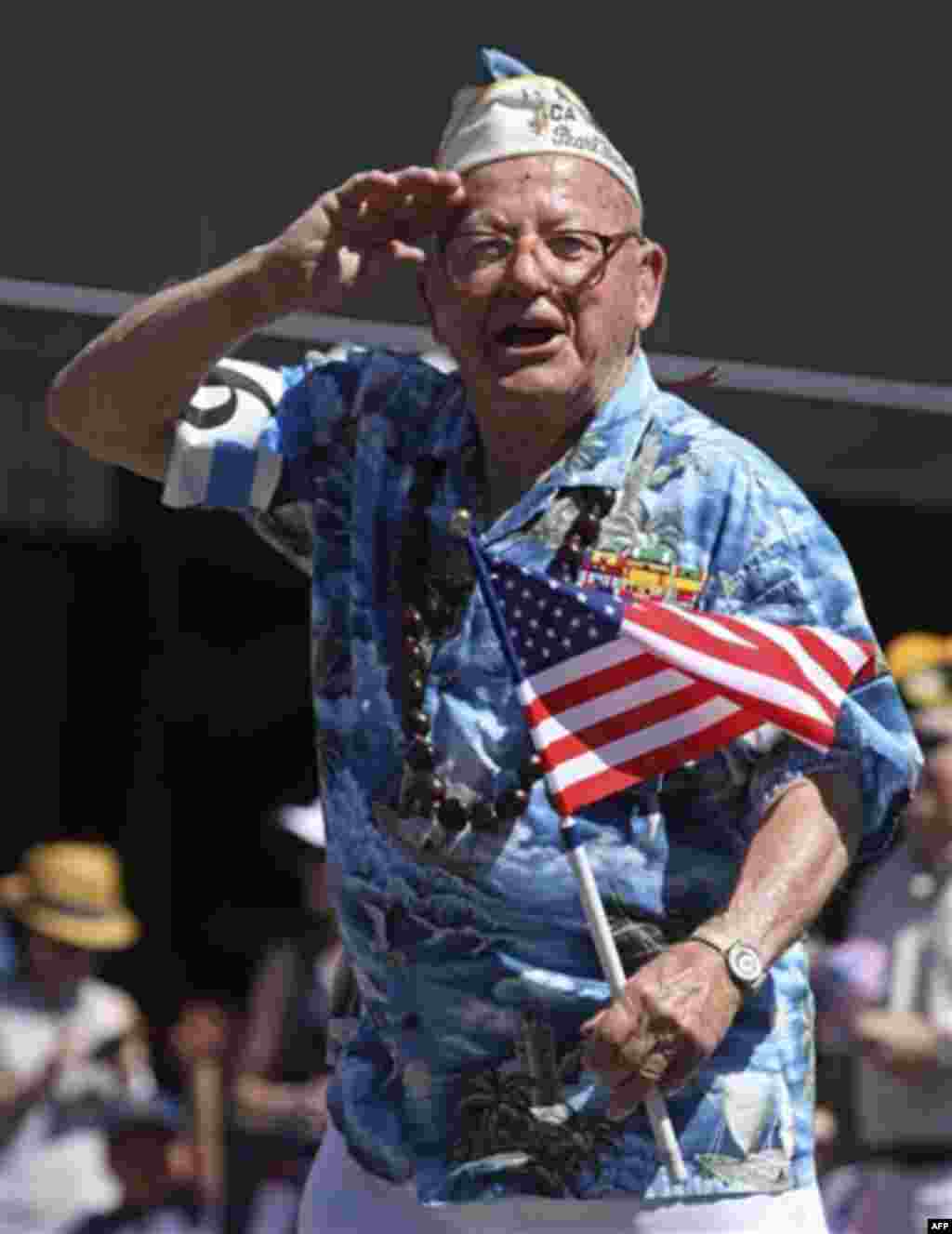 Pearl Harbor survivor Mickey Ganitch salutes during a Fourth if July parade Monday, July 4, 2011, in Alameda, Calif. (AP Photo/Ben Margot)