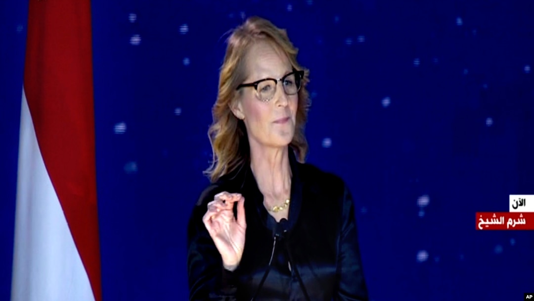 This Nov. 5, 2017 image taken from video, shows American actress Helen Hunt speaking during a government-organized youth conference in the Red Sea resort of Sharm el-Sheikh, Egypt. Egyptian activists have condemned Hunt for her participation in the conference that they say is whitewashing authorities' appalling human rights record and suppression of free speech. The open letter by Mona Seif and other well-known human rights advocates gained nearly 300 signatures by the afternoon of Tuesday, Nov. 7, 2017. Arabic reads, "Live, Sharm el Sheikh."