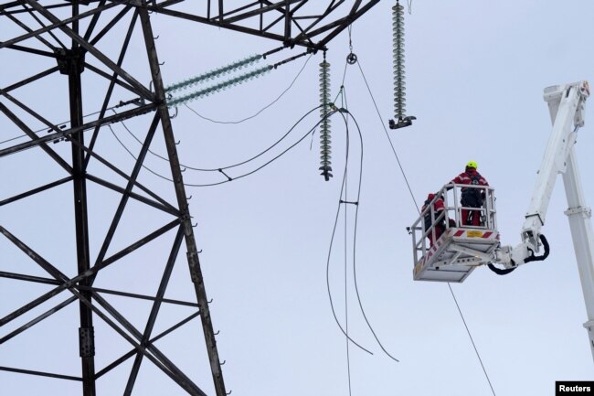 Rusya'dan elektrik taşıyan hatlar kesildi.