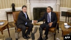 Tổng thống Obama (phải) hội đàm với Tổng thống Gruzia Mikheil Saakashvili