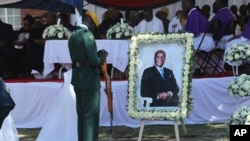 Enterrement de l'ancien président Robert Mugabe, samedi 28 septembre 2019, dans la province de Mashonaland West, au Zimbabwe.
