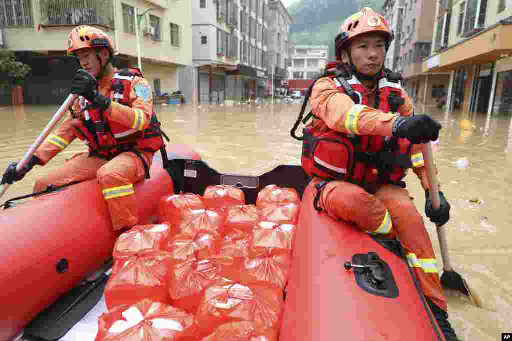 د چین په ګواندونګ کې سیلابونه