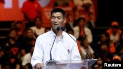 Thanathorn Juangroongruangkit, pemimpin Future Forward, dalam kampanye partainya di Bangkok, Thailand, 22 Maret 2019. (Foto: dok). 