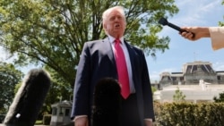 دونالد ترمپ، رییس جمهور امریکا حین صحبت با خبرنگاران 