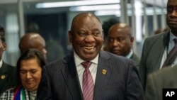 Presiden Afrika Selatan Cyril Ramaphosa meninggalkan Pusat Operasi Hasil Nasional setelah pengumuman resmi hasil pemilihan umum Afrika Selatan di Johannesburg, Afrika Selatan, 2 Juni 2024.