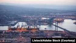 د امریکا د کالفرونیا د ایالت یو سمندري بندر 