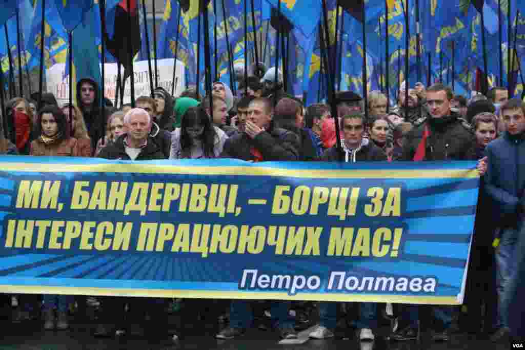 Митинг и марш украинских националистов 14 октября в Киеве, по различным оценкам, собрали от шести до двадцати тысяч человек
