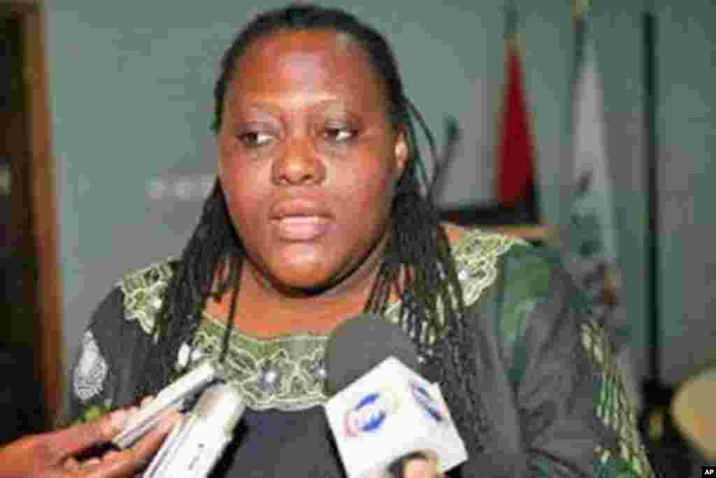 Luisa Rogério, do Sindicato dos Jornalistas de Angola, denuncia interferência da CNE no trabalho dos jornalistas