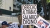 Trabajadores venezolanos protestan por mejoras salariales en Caracas, Venezuela.