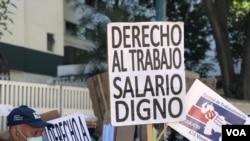 Trabajadores venezolanos protestan por mejoras salariales en Caracas, Venezuela. Febrero 10, 2020. Foto: Álvaro Algarra - VOA.
