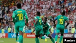 Les joueurs du Sénégal célèbrent leur premier but contre la Pologne à Moscou, le 19 juin 2018.