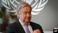 El secretario general de las Naciones Unidas, Antonio Guterres, escucha durante una entrevista, el miércoles 21 de octubre de 2020, en la sede de la ONU.