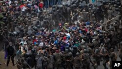 Honduran migrants clash with Guatemalan soldiers in Vado Hondo, Guatemala, Jan. 17, 2021, as authorities estimated that as many as 9,000 Honduran migrants crossed into Guatemala as part of an effort to form a new caravan to reach the U.S. border.