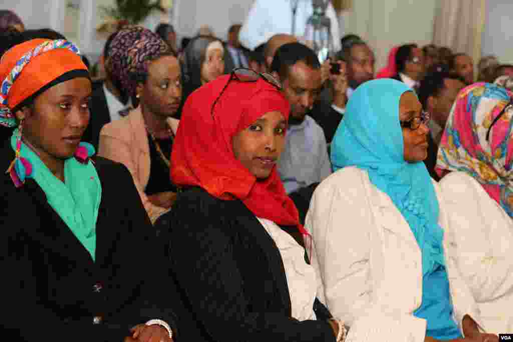 Dadwaynaha ka soo qeyb galay barnaamijka VOA ee London