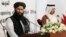 Perwakilan Taliban Afghanistan memberikan keterangan pers saat pembukaan perwakilan di Doha, Qatar (foto: dok). Taliban membantah laporan soal adanya pembicaraan damai di Qatar. 