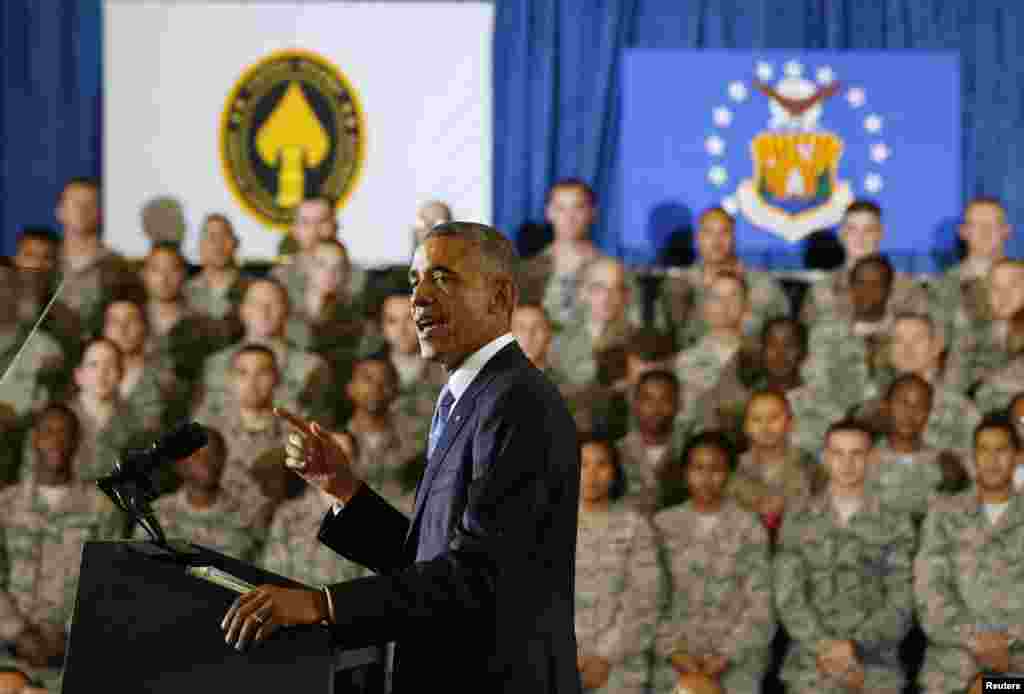 U.S. President Barack Obama speaks after a military briefing at U.S. Central Command at MacDill Air Force Base in Tampa, Florida, Sept. 17, 2014. 