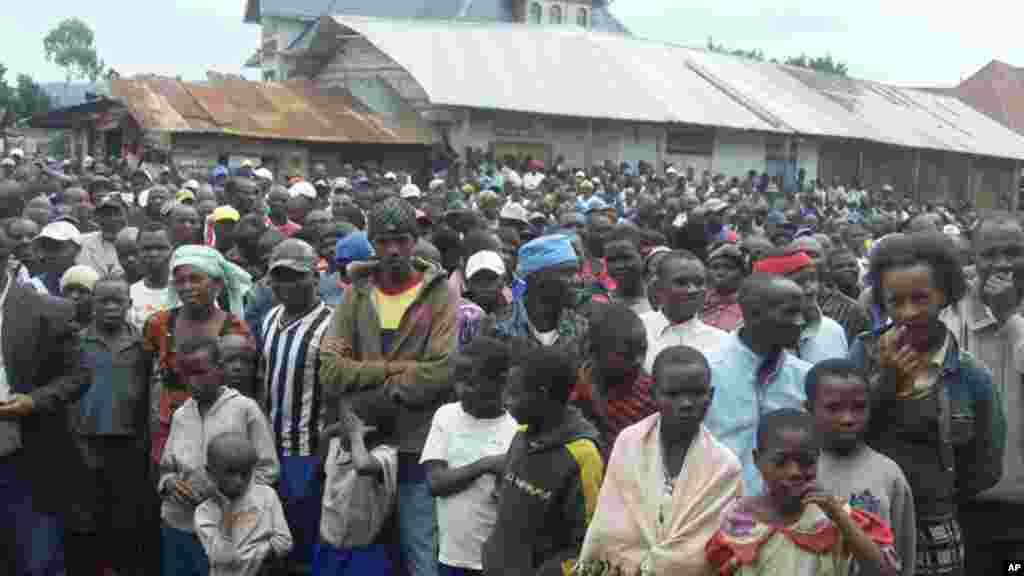 Wakazi na wakimbizi katika kijiji cha Kichanga masharki ya DRC