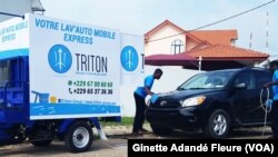 Service express de lavage de voiture, à Cotonou, Benin, le 1er juin 2018. (VOA/Ginette Adandé Fleure)