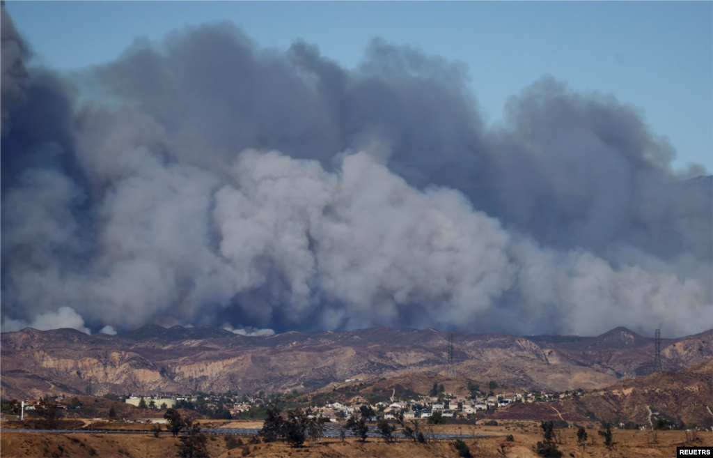 wildfire near Los Angeles / آتش‌سوزی در نزدیکی لس‌آنجلس