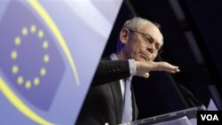 El presidente del Consejo de la Unión Europea, Herman Van Rompuy, dijo que el tratado traerá una unión económica y monetaria que se apoyará por sí misma.