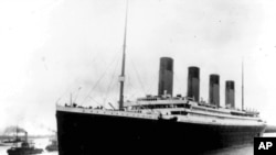 Brod Titanic napušta britansku luku Southampton 10. aprila 1912. (Foto: AP)