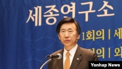 한국 윤병세 외교부 장관이 20일 경기도 성남시 세종연구소에서 열린 개소 30주년 기념 학술대회에서 축사를 하고 있다.