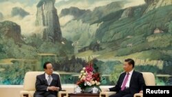 Former Japanese Prime Minister Yasuo Fukuda, left, chairman of the Boao Forum for Asia, meets Chinese President Xi Jinping at the Great Hall of the People, Beijing, Oct. 29, 2014.