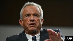 Robert F. Kennedy Jr. témoigne lors d'une audition de la commission des finances du Sénat sur sa nomination au poste de secrétaire à la santé et aux services sociaux, au Capitole à Washington, DC, le 29 janvier 2025.