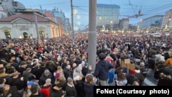 Studenti i građani učestvuju na protesnom skupu na Trgu Slavija, u Beogradu, 22. decebra 2024. (Foto: FoNet)