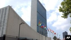 نمایی از ساختمان سازمان ملل متحد در شهر نیویورک ایالات متحده آمریکا