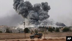 Bombardeo de la coalición en Siria, cerca de la frontera con Turquía.