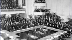 Allies around the conference table in Paris in 1919