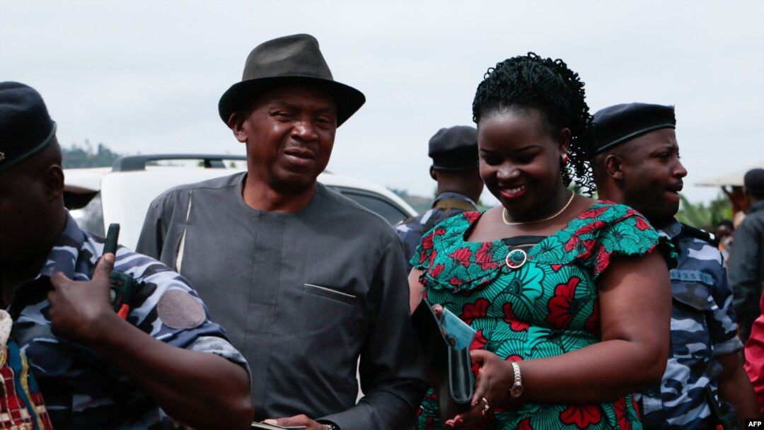 Agathon Rwasa ari kumwe n'umutambukanyi wiwe Annociate Haberisoni 